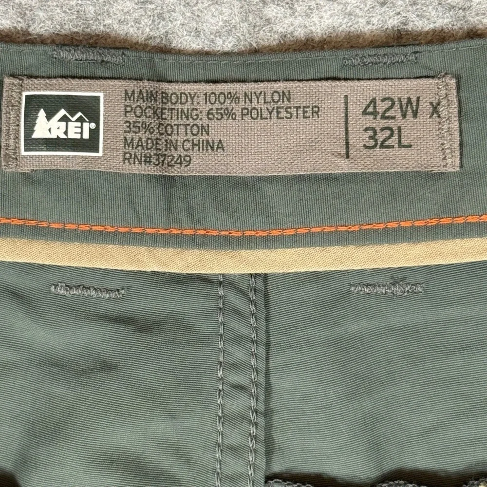 REI Men's  Pants 42x31 Dark Olive Green Nylon Travel Hiking‎ NWT